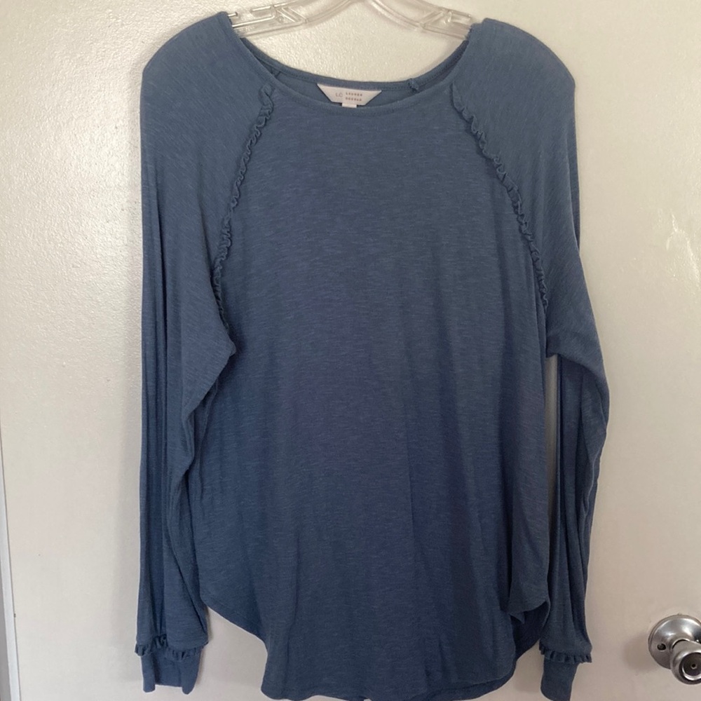 🟪 Lauren Conrad Women’s Long Sleeve Ruffled Tee (size S)